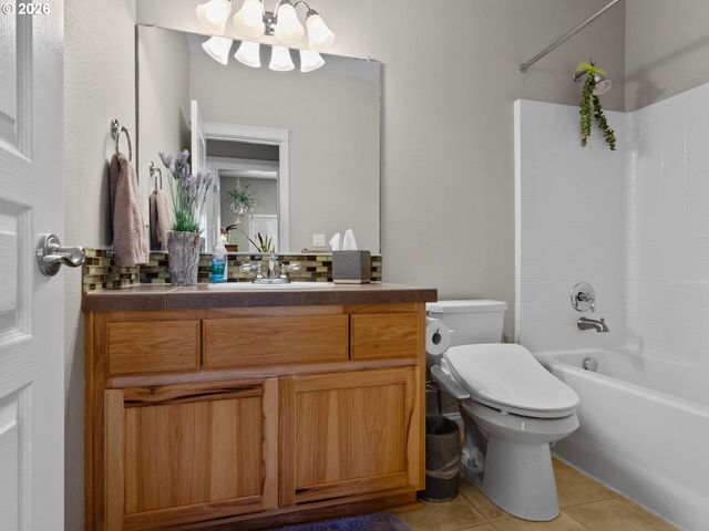 2009 Ne 157TH St, Vancouver, WA 98686