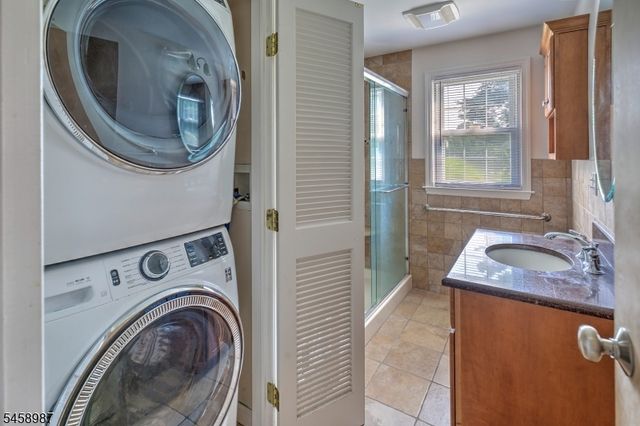 25 Fairview Dr E, Bernards Twp., NJ 07920