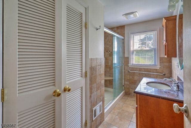 25 Fairview Dr E, Bernards Twp., NJ 07920