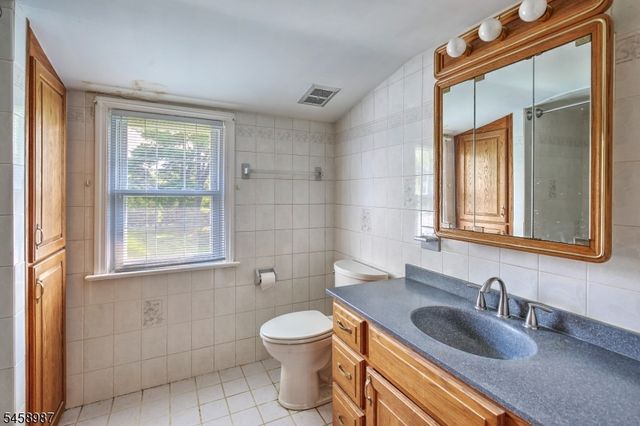 25 Fairview Dr E, Bernards Twp., NJ 07920