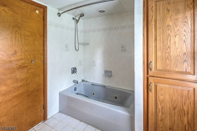 25 Fairview Dr E, Bernards Twp., NJ 07920