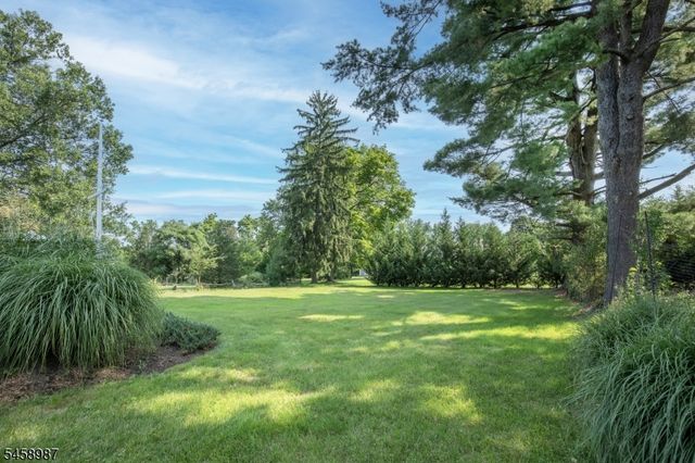 25 Fairview Dr E, Bernards Twp., NJ 07920