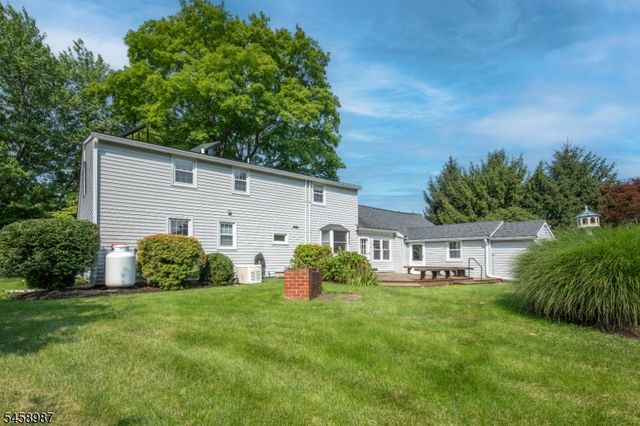 25 Fairview Dr E, Bernards Twp., NJ 07920