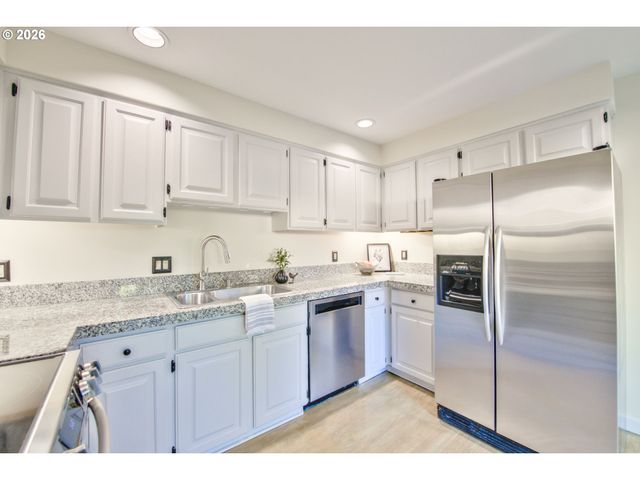 28615 Sw ASH MEADOWS Blvd 10, Wilsonville, OR 97070