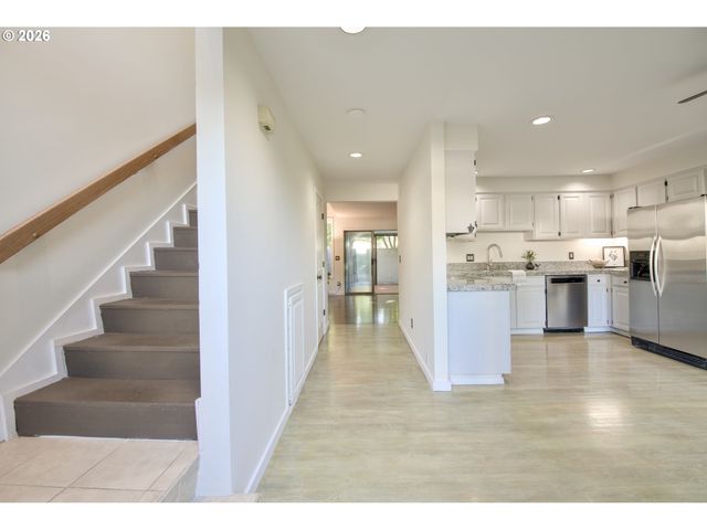28615 Sw ASH MEADOWS Blvd 10, Wilsonville, OR 97070