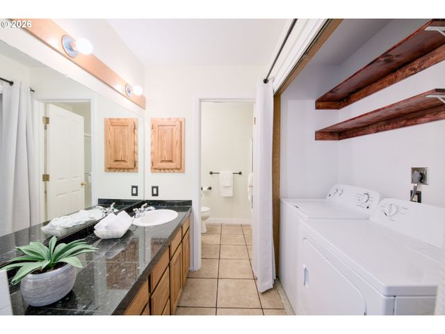 28615 Sw ASH MEADOWS Blvd 10, Wilsonville, OR 97070