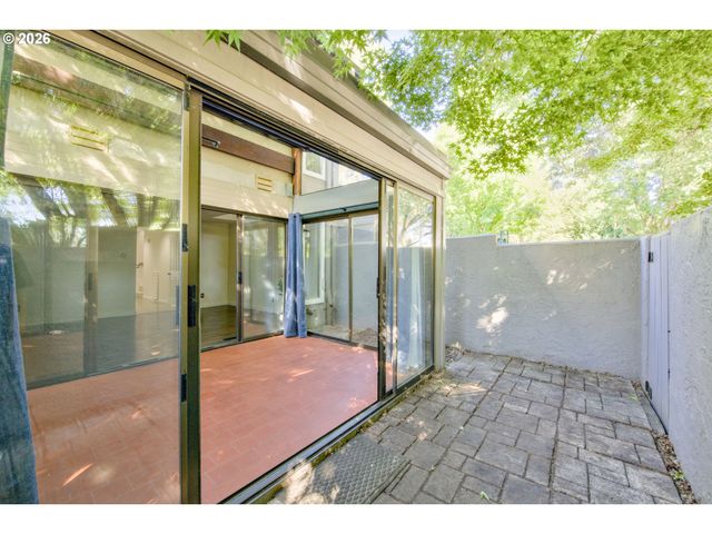 28615 Sw ASH MEADOWS Blvd 10, Wilsonville, OR 97070