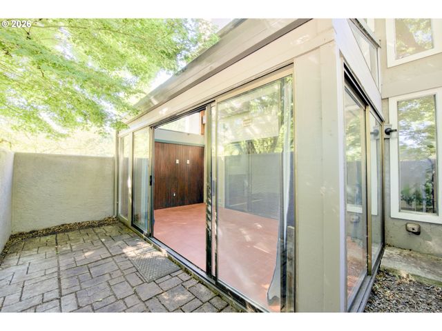 28615 Sw ASH MEADOWS Blvd 10, Wilsonville, OR 97070