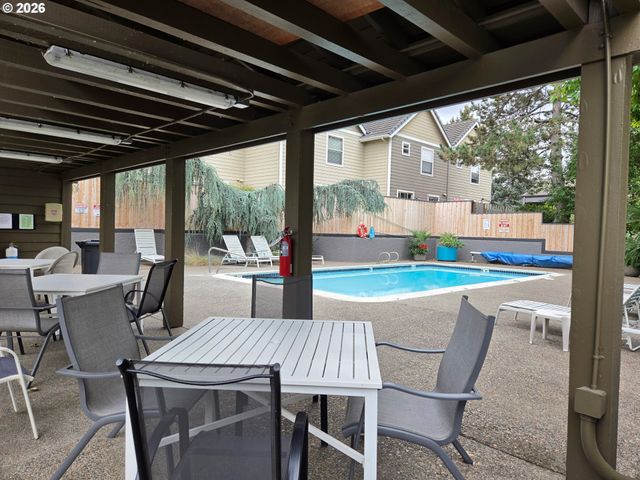 28615 Sw ASH MEADOWS Blvd 10, Wilsonville, OR 97070