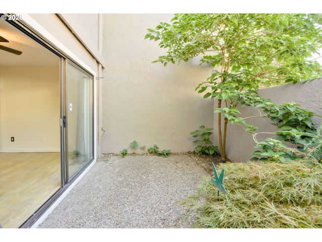 28615 Sw ASH MEADOWS Blvd 10, Wilsonville, OR 97070