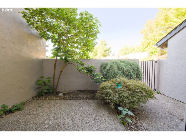 28615 Sw ASH MEADOWS Blvd 10, Wilsonville, OR 97070