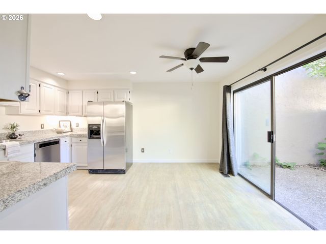 28615 Sw ASH MEADOWS Blvd 10, Wilsonville, OR 97070