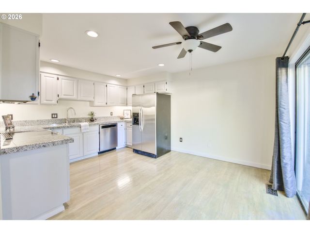 28615 Sw ASH MEADOWS Blvd 10, Wilsonville, OR 97070