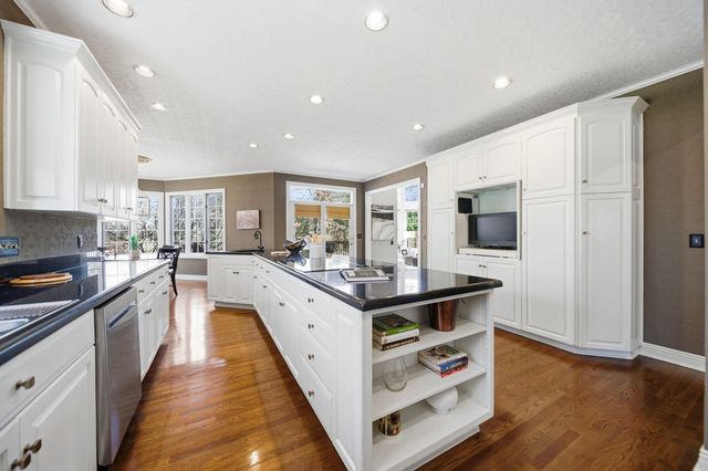 4876 Paddington Way, Powell, OH 43065