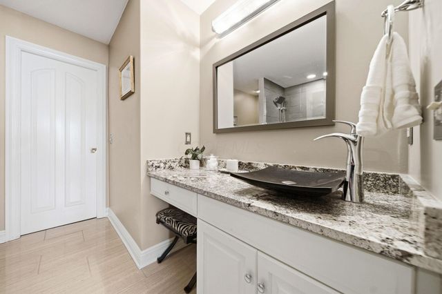 4876 Paddington Way, Powell, OH 43065