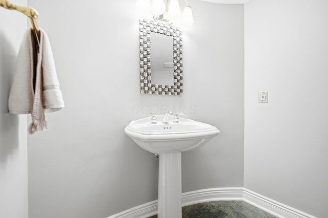 4876 Paddington Way, Powell, OH 43065