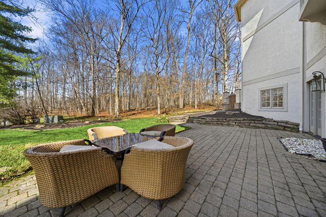 4876 Paddington Way, Powell, OH 43065