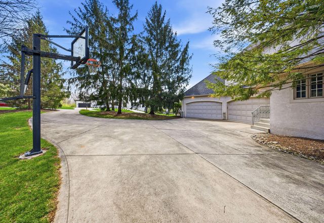 4876 Paddington Way, Powell, OH 43065