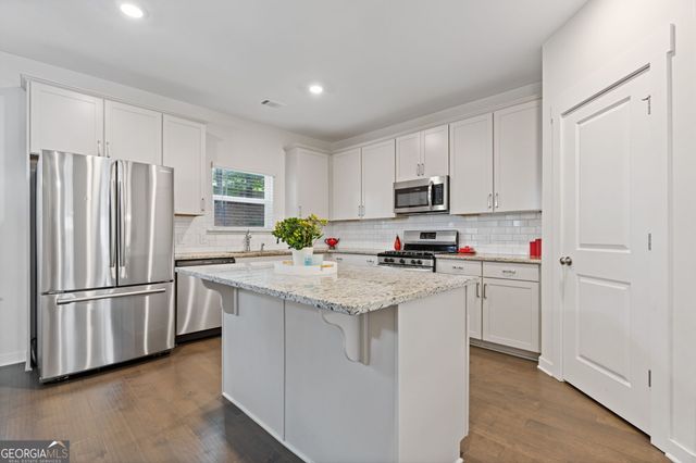1807 weatherbrook Circle, Lawrenceville, GA 30043