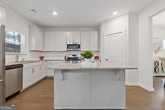 1807 weatherbrook Circle, Lawrenceville, GA 30043