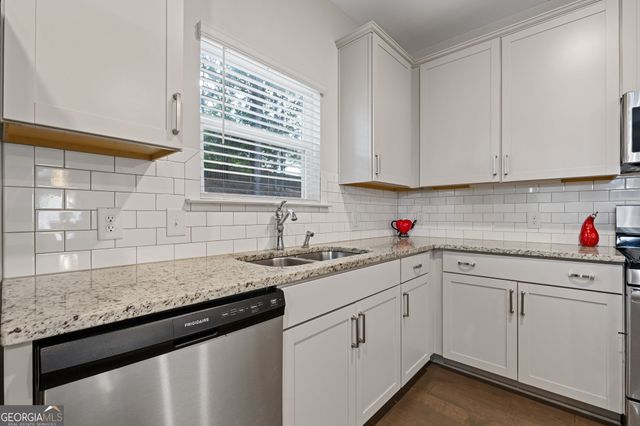 1807 weatherbrook Circle, Lawrenceville, GA 30043