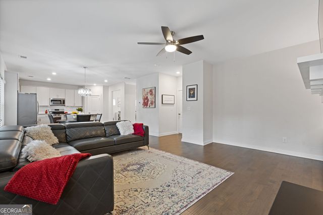 1807 weatherbrook Circle, Lawrenceville, GA 30043