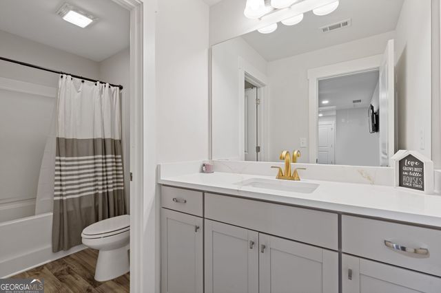 1807 weatherbrook Circle, Lawrenceville, GA 30043