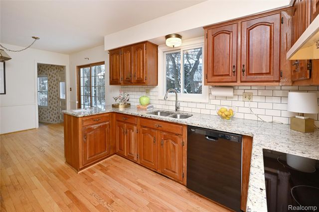 488 Bryn Mawr Street, Birmingham, MI 48009