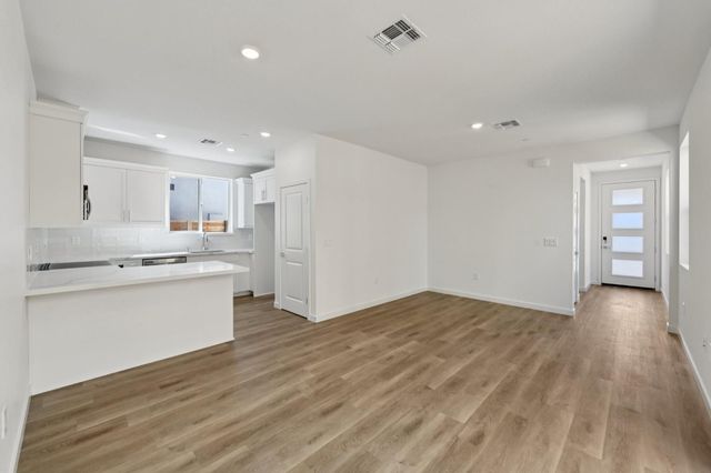 6441 Ventris Walk, Sacramento, CA 95823