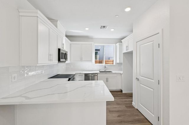 6441 Ventris Walk, Sacramento, CA 95823