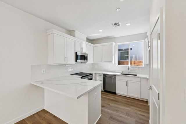 6441 Ventris Walk, Sacramento, CA 95823