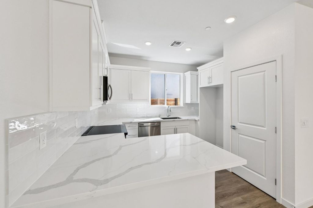 6441 Ventris Walk, Sacramento, CA 95823