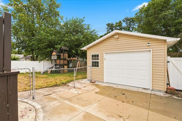 1119 AVENUE O, Carter Lake, IA 51510