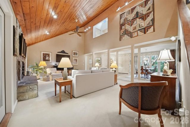 414 Stonecroft Drive SE, Lenoir, NC 28645