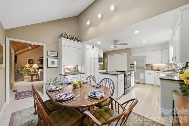 414 Stonecroft Drive SE, Lenoir, NC 28645