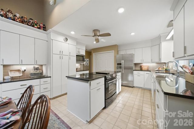 414 Stonecroft Drive SE, Lenoir, NC 28645