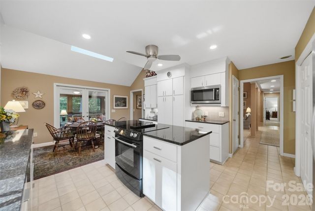 414 Stonecroft Drive SE, Lenoir, NC 28645