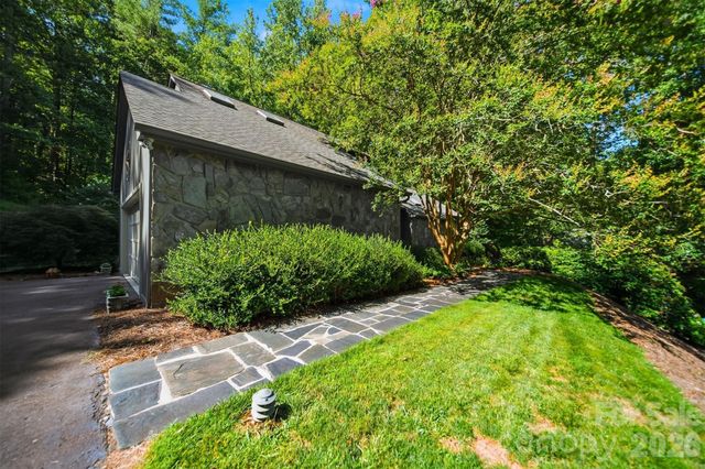 414 Stonecroft Drive SE, Lenoir, NC 28645