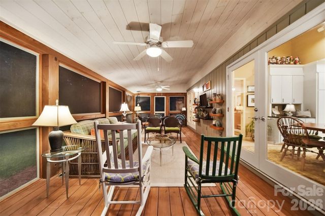 414 Stonecroft Drive SE, Lenoir, NC 28645
