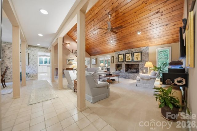 414 Stonecroft Drive SE, Lenoir, NC 28645