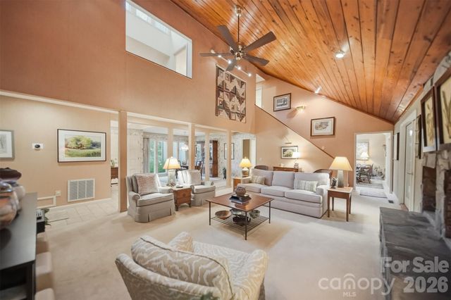 414 Stonecroft Drive SE, Lenoir, NC 28645