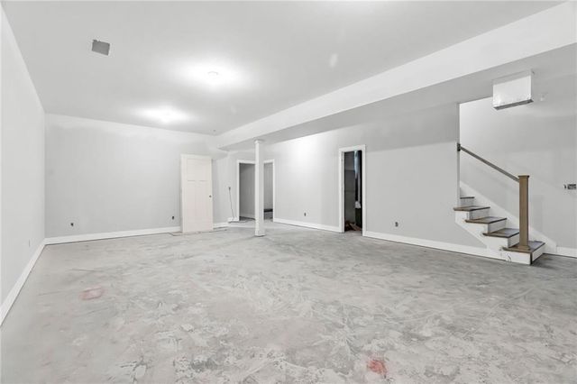 4 HIGHLAND Circle, Smithville, MO 64089