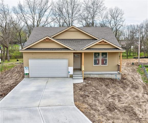 4 HIGHLAND Circle, Smithville, MO 64089