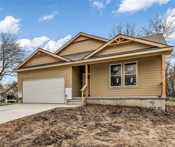 4 HIGHLAND Circle, Smithville, MO 64089