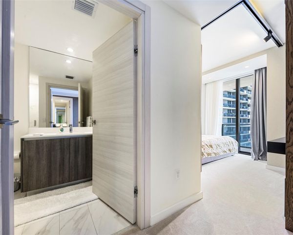 801 S Miami Ave 1201, Miami, FL 33130