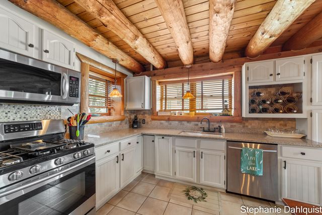 1601 Westwind Court, Laketon Twp, MI 49445