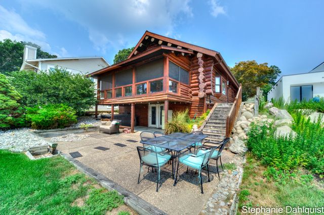 1601 Westwind Court, Laketon Twp, MI 49445