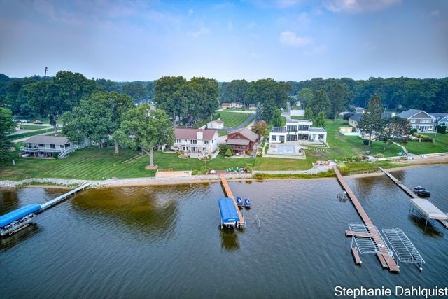 1601 Westwind Court, Laketon Twp, MI 49445