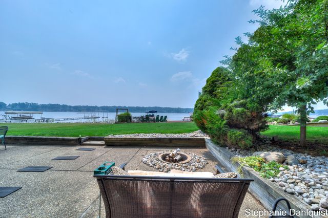 1601 Westwind Court, Laketon Twp, MI 49445