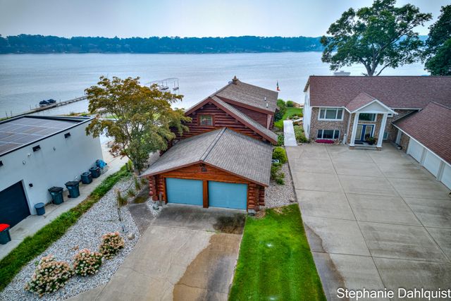 1601 Westwind Court, Laketon Twp, MI 49445